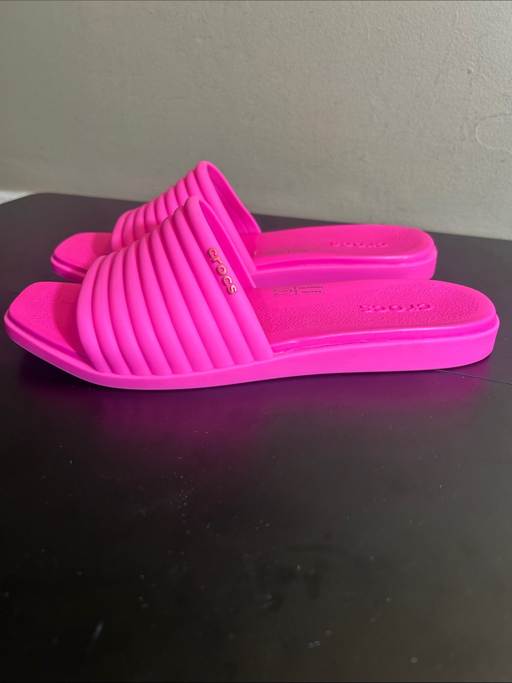 Crocs Women's Miami Slide Neon Pink Size 8 Brand New.